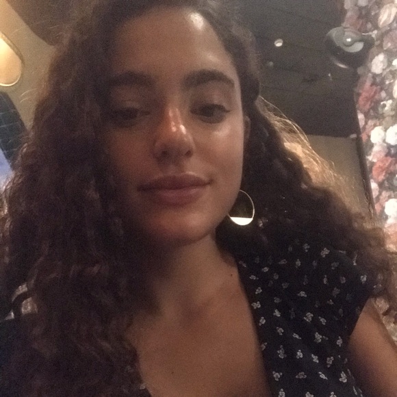 Meet your Posher, Alexandra - Picture 1 of 1